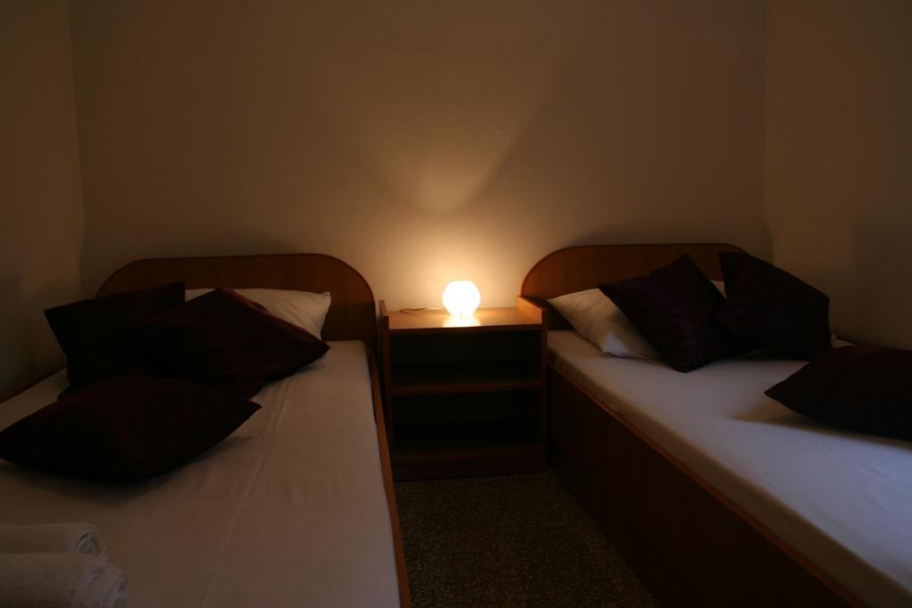 Apartments Rotim Zaostrog Bilik gambar